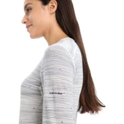 Icebreaker 200 Oasis Crewe Ski Tracks Shirt Met Lange Mouwen Dames - Snow/Midnight Navy/AOP -Icebreaker icebreaker womens 200 oasis crewe ski tracks long sleeve shirt snow midnight navy aop 4 1272009